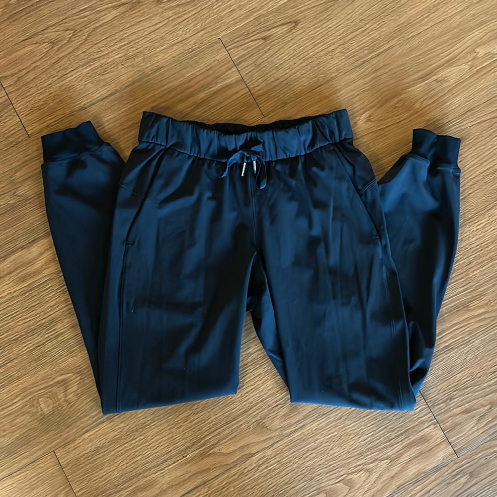 Size 4 Lululemon black joggers